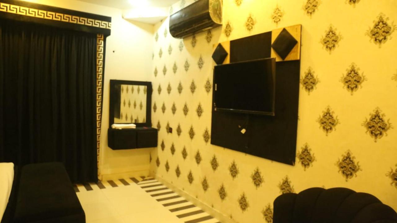 HOTEL DE SMART Multan Bagian luar foto