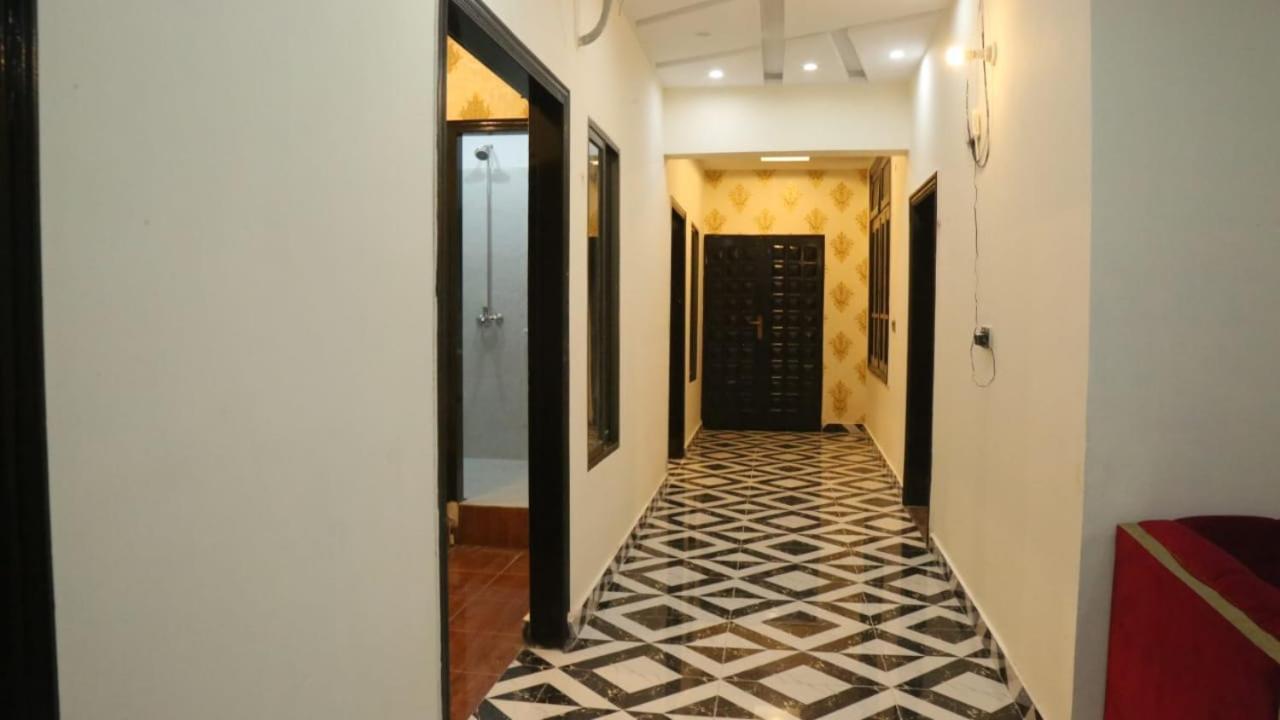 HOTEL DE SMART Multan Bagian luar foto