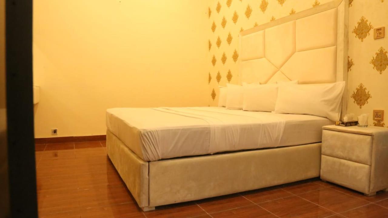 HOTEL DE SMART Multan Bagian luar foto