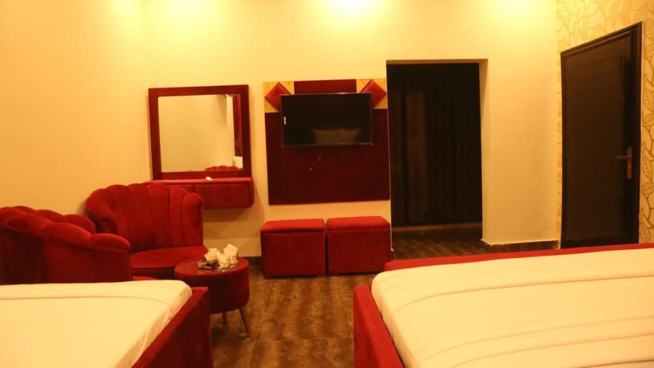 HOTEL DE SMART Multan Bagian luar foto