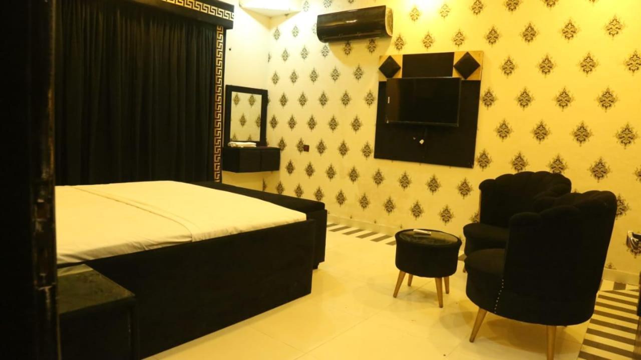 HOTEL DE SMART Multan Bagian luar foto