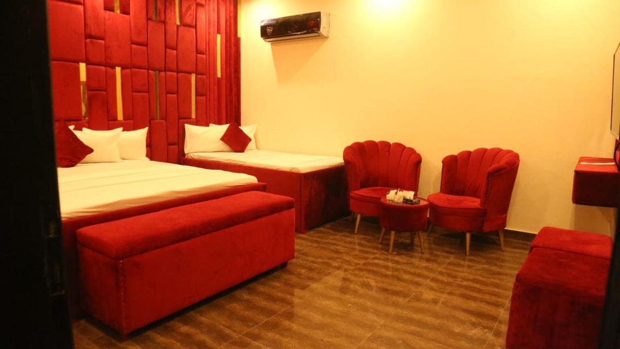 HOTEL DE SMART Multan Bagian luar foto