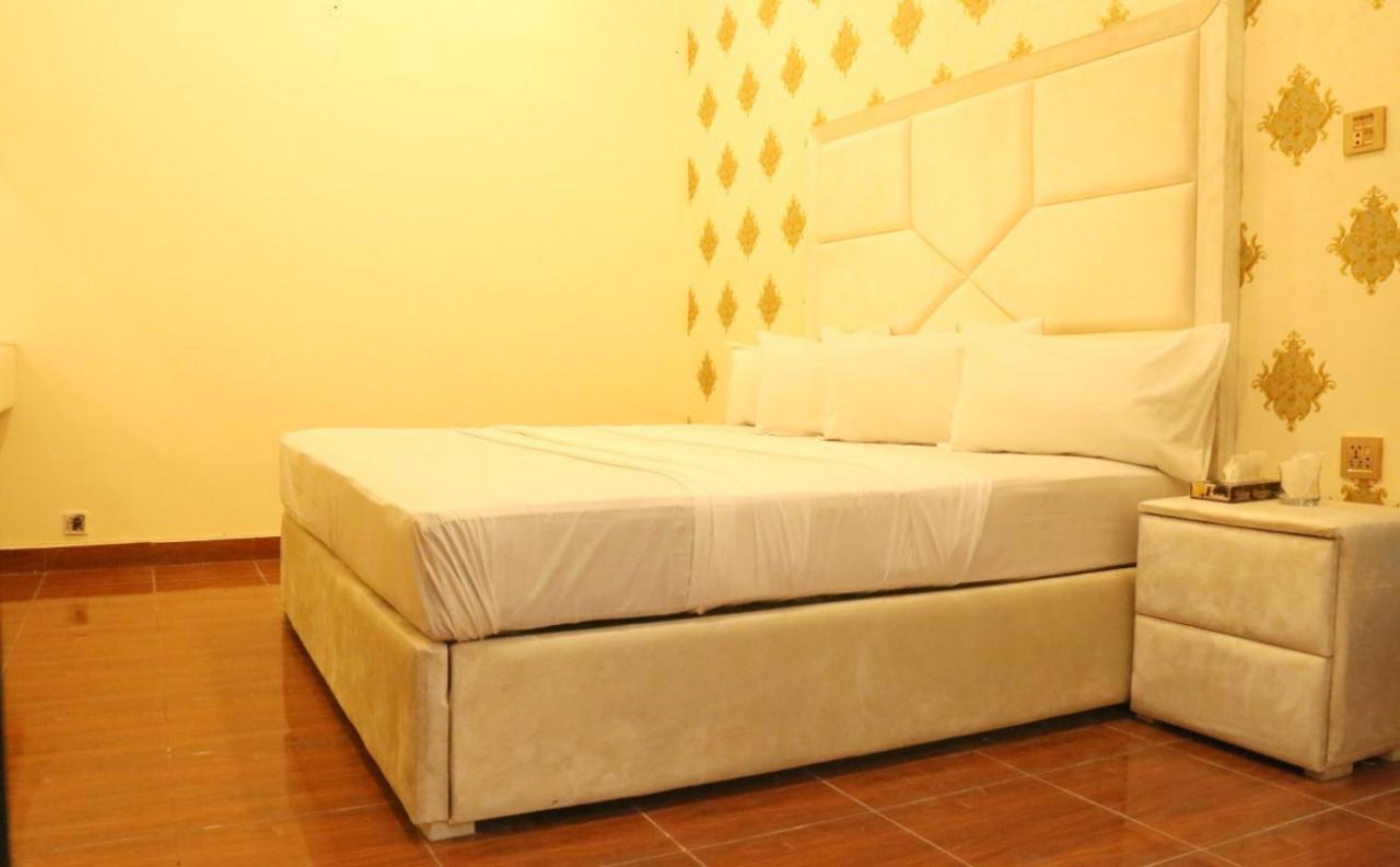 HOTEL DE SMART Multan Bagian luar foto