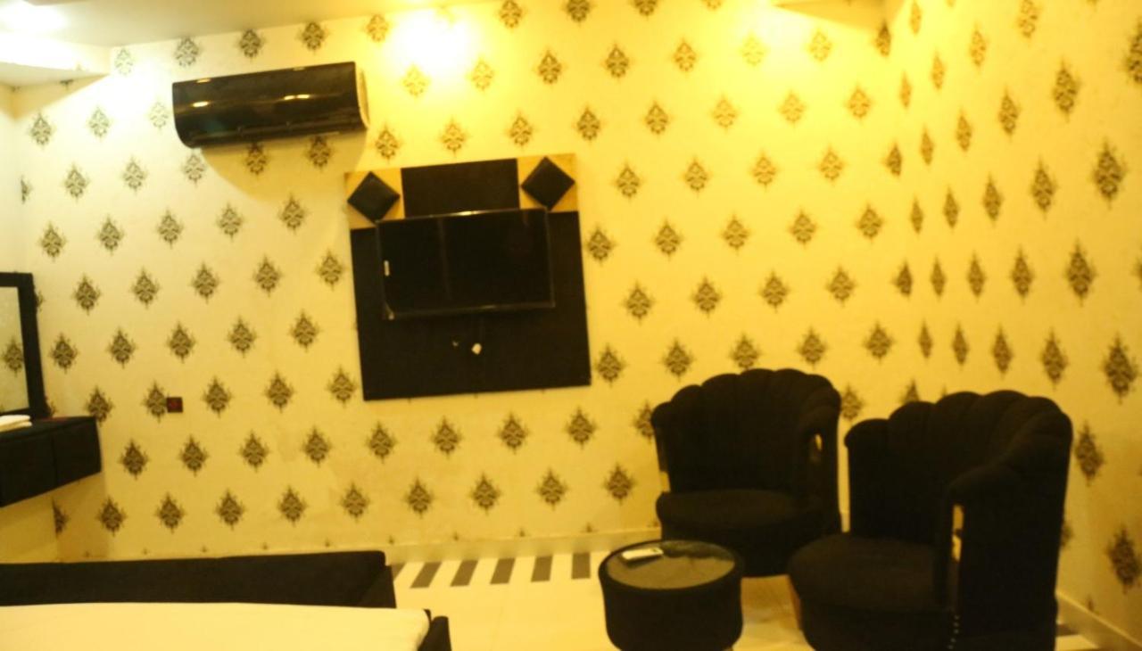 HOTEL DE SMART Multan Bagian luar foto