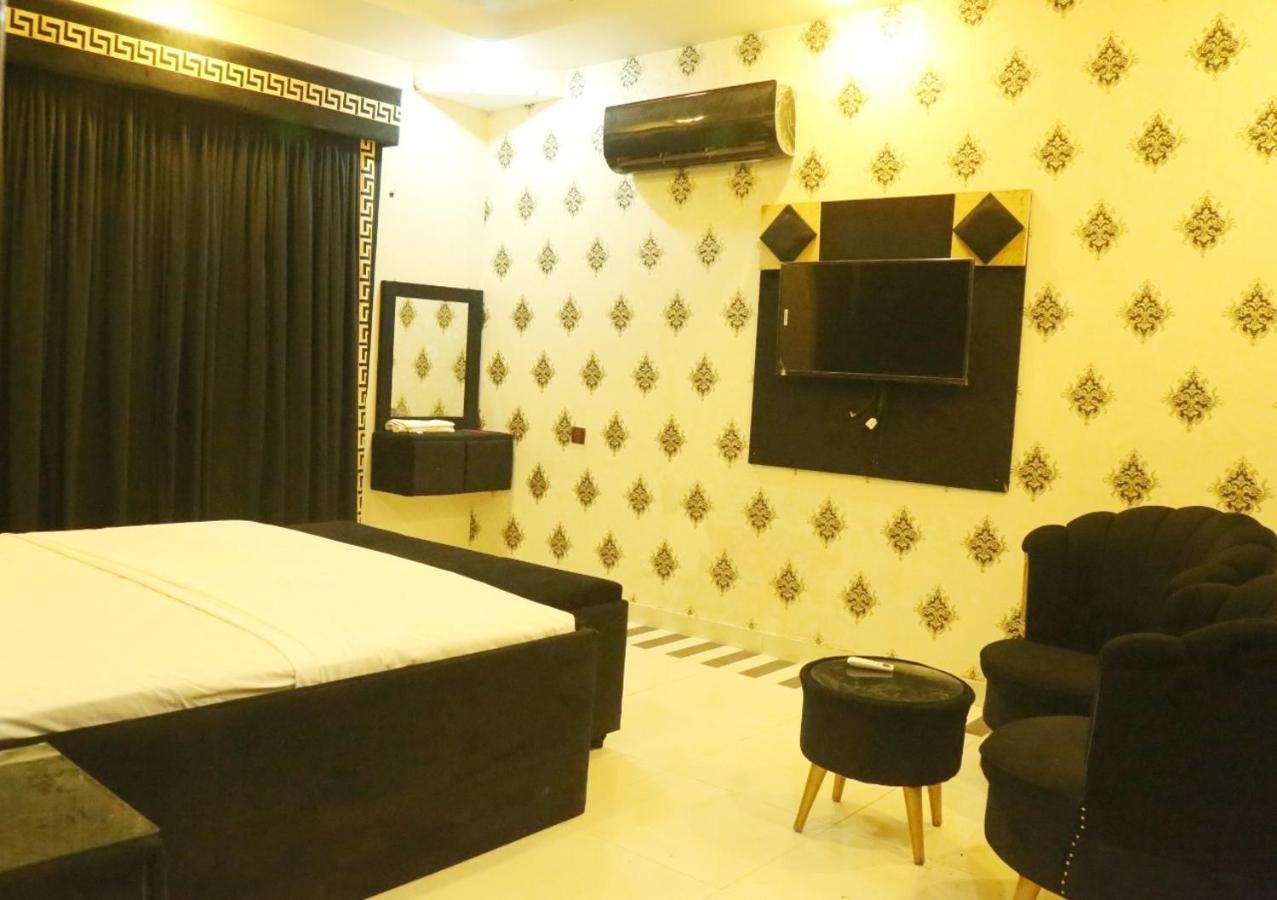HOTEL DE SMART Multan Bagian luar foto