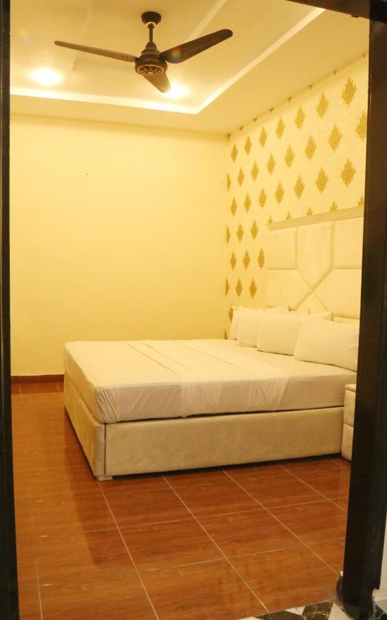 HOTEL DE SMART Multan Bagian luar foto