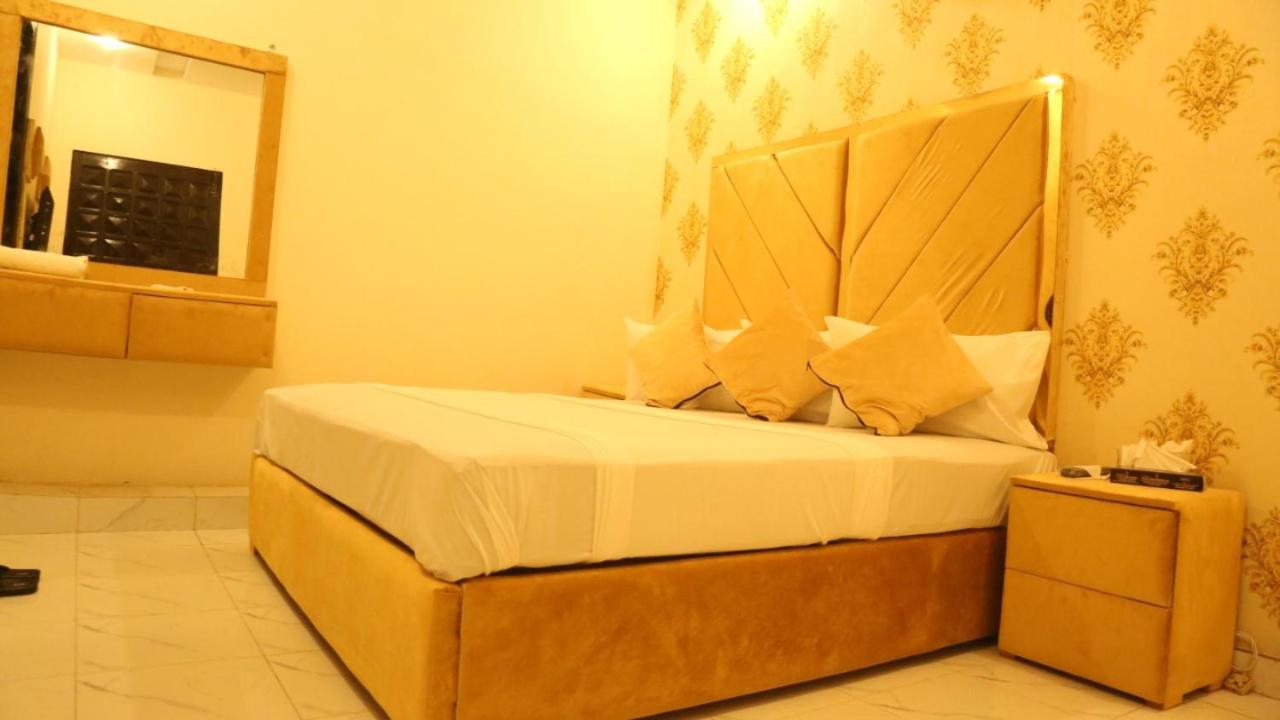 HOTEL DE SMART Multan Bagian luar foto