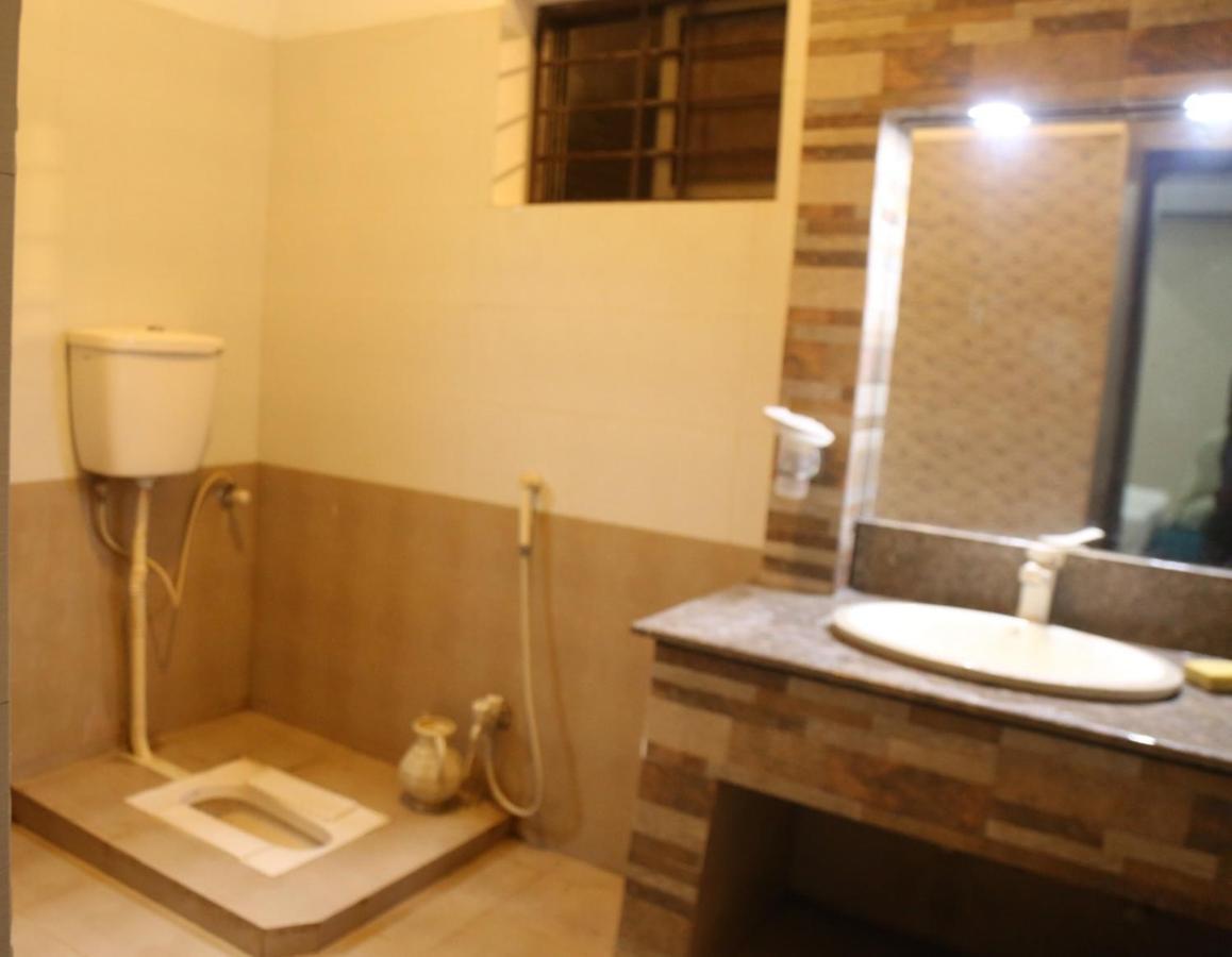 HOTEL DE SMART Multan Bagian luar foto