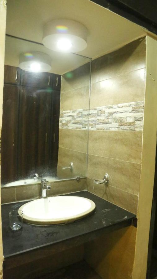 HOTEL DE SMART Multan Bagian luar foto