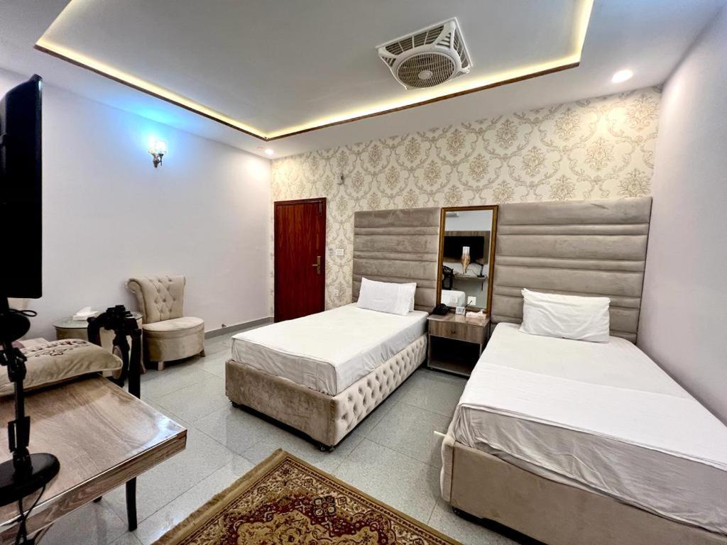 HOTEL DE SMART Multan Bagian luar foto