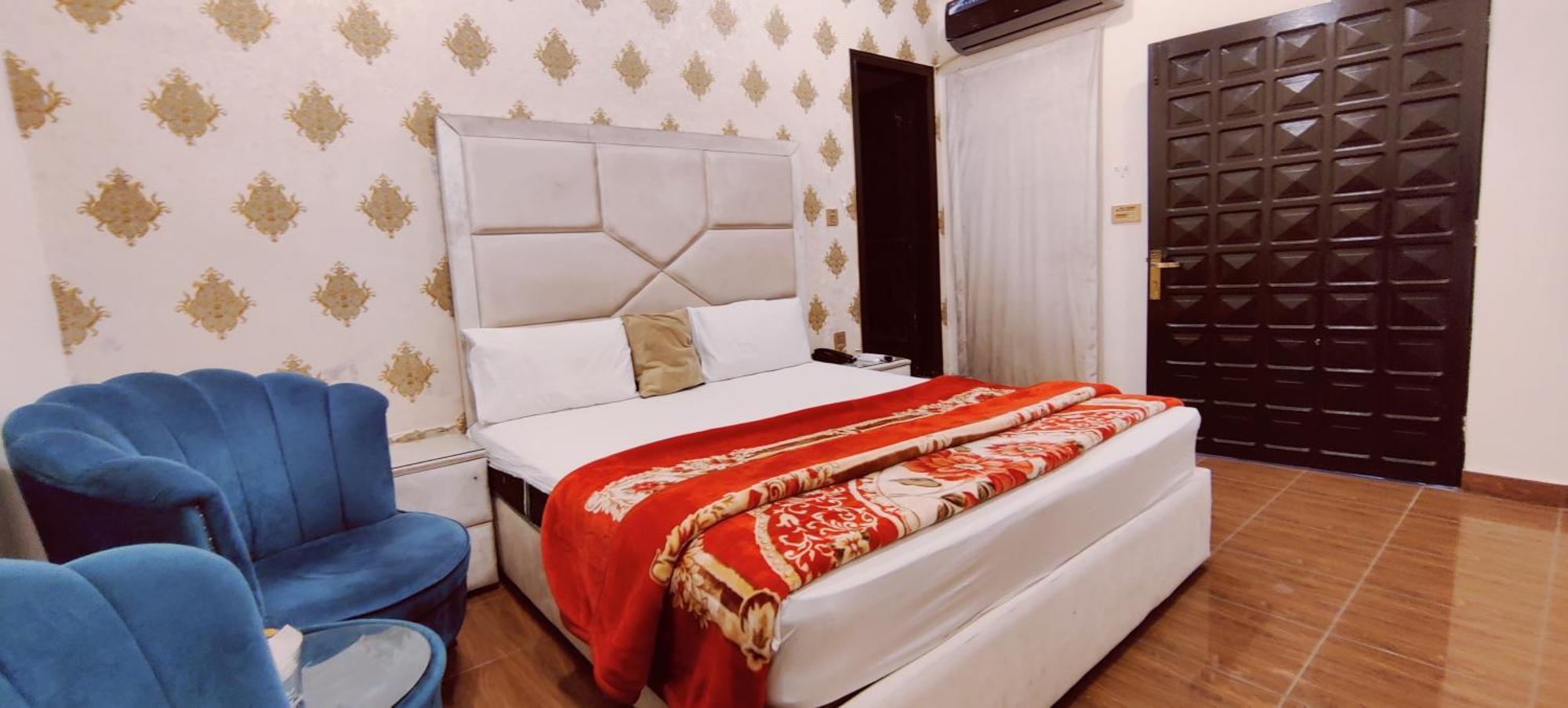 HOTEL DE SMART Multan Bagian luar foto