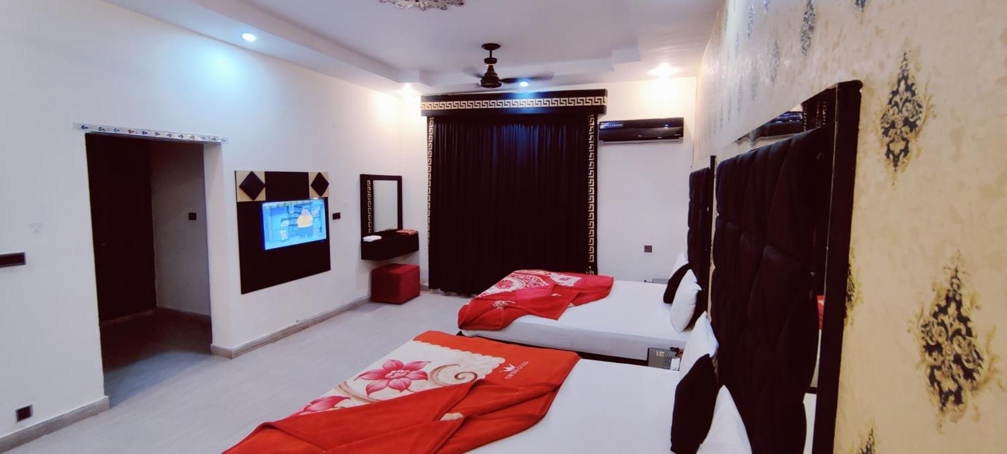 HOTEL DE SMART Multan Bagian luar foto