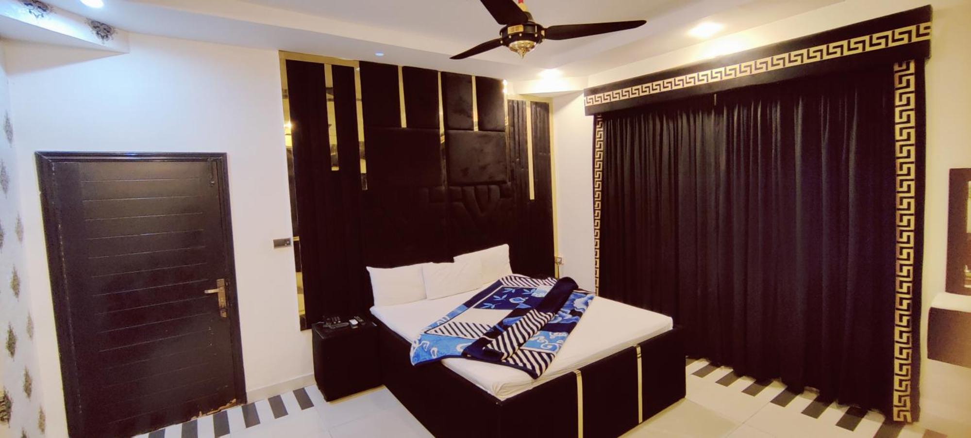 HOTEL DE SMART Multan Bagian luar foto