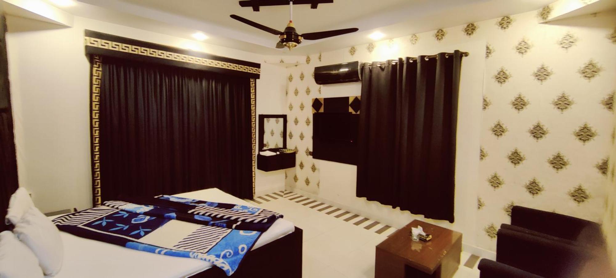 HOTEL DE SMART Multan Bagian luar foto