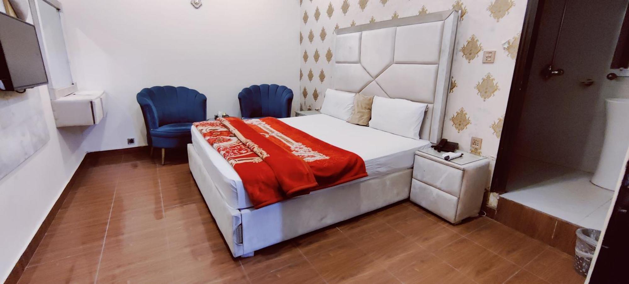 HOTEL DE SMART Multan Bagian luar foto