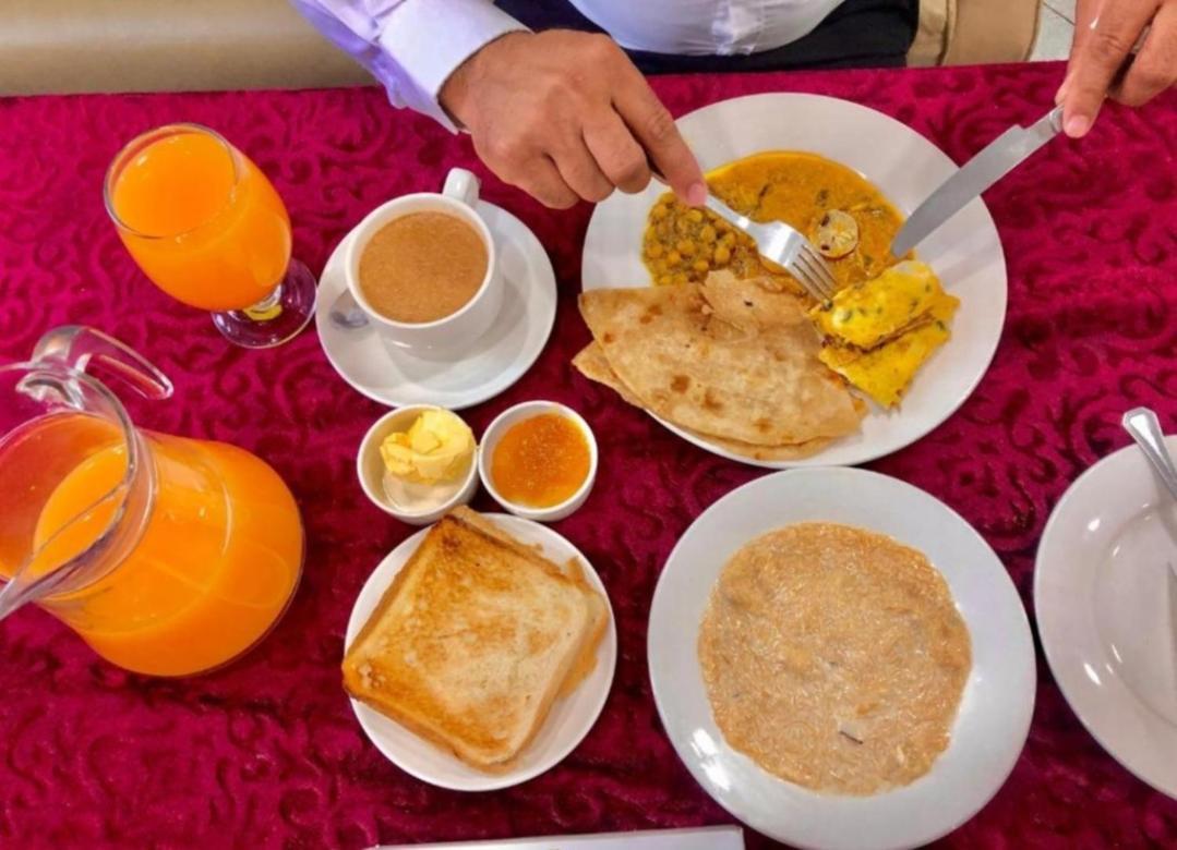 HOTEL DE SMART Multan Bagian luar foto